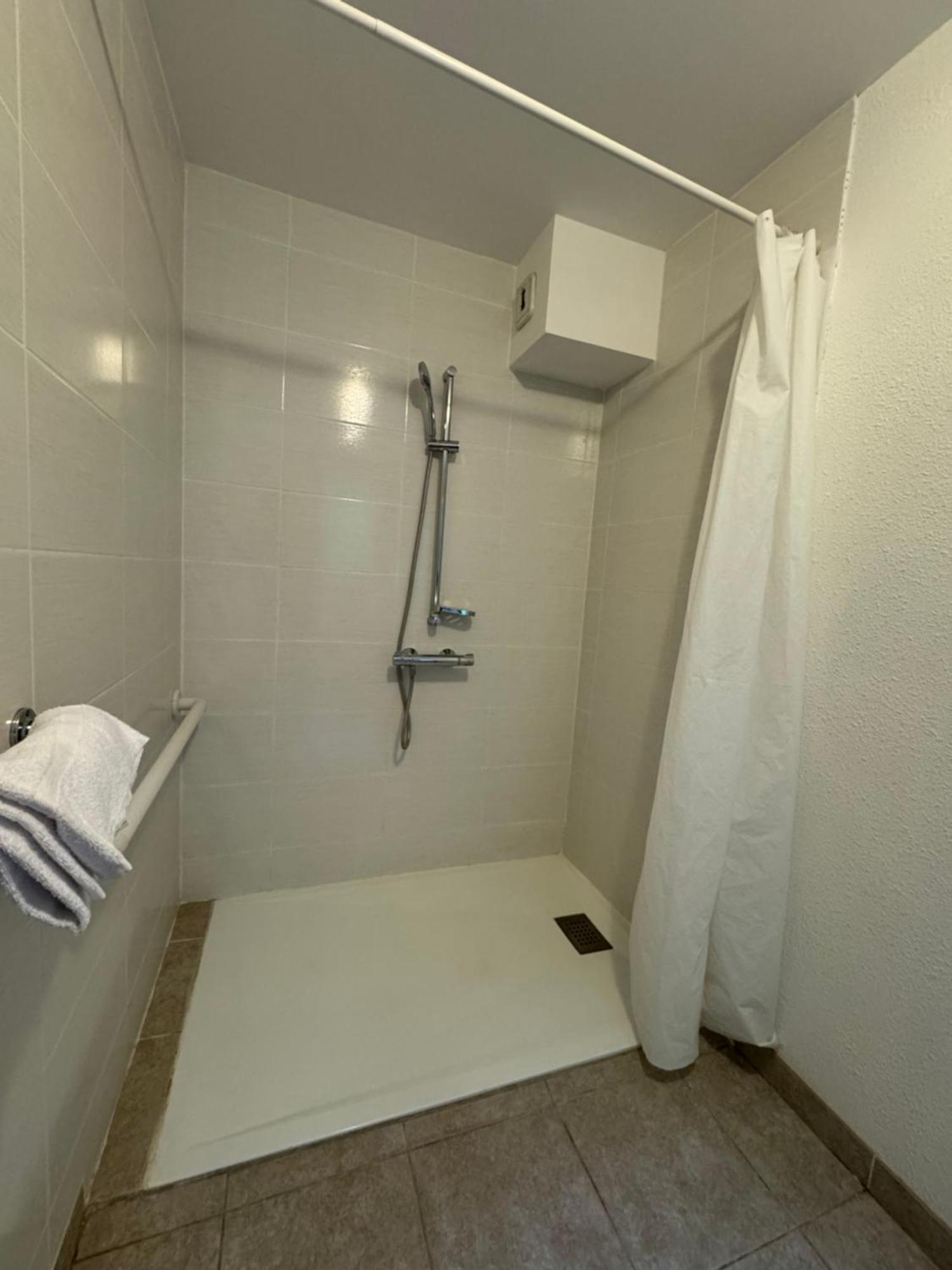 Symp'Hotel Nivolas-Vermelle Экстерьер фото